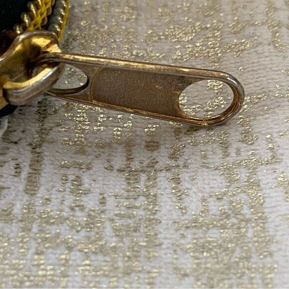 Big Eye Girl Silver Metallic Zip Around Wallet. - Picture 11 of 11